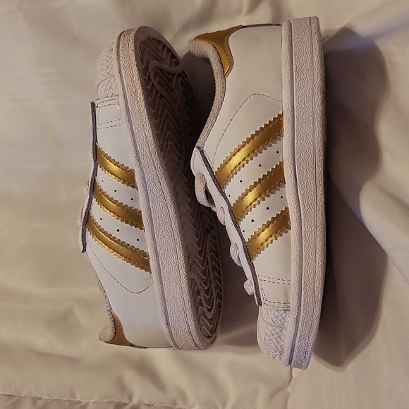 Superstar Adidas gold n white unisex sneakers 8 k - Picture 3 of 9